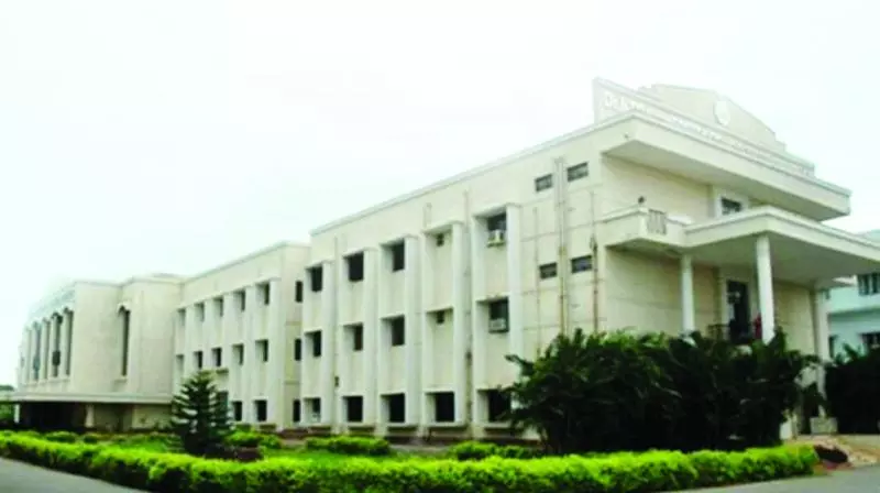 एनटीआर विश्वविद्यालय ने एमबीबीएस सीट आवंटन में अनियमितताओं की निंदा की एनटीआर विश्वविद्यालय ने एमबीबीएस सीट आवंटन में अनियमितताओं की निंदा की