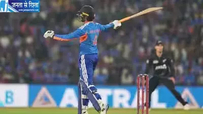 93 रन पर भारत को पहला झटका, ब्रेसवेल ने अभिषेक शर्मा को किया आउट 93 रन पर भारत को पहला झटका, ब्रेसवेल ने अभिषेक शर्मा को किया आउट