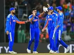 भारत की पारी लड़खड़ाई, महज 29 रन के भीतर गिरे चार विकेट, तिलक के बाद ईशान किशन भी आउट भारत की पारी लड़खड़ाई, महज 29 रन के भीतर गिरे चार विकेट, तिलक के बाद ईशान किशन भी आउट