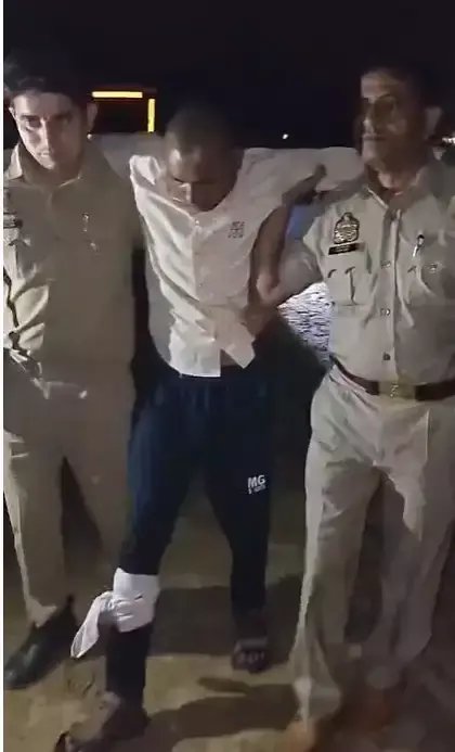 ट्रैक्टर-ट्रॉली चोरी का खुलासा, मुठभेड़ के बाद दो आरोपी पकड़े ट्रैक्टर-ट्रॉली चोरी का खुलासा, मुठभेड़ के बाद दो आरोपी पकड़े