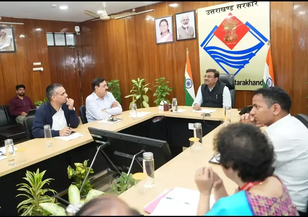 मुख्य सचिव का निर्देश, तीन लाख किलोमीटर चलीं 50 एम्बुलेंस बदलें मुख्य सचिव का निर्देश, तीन लाख किलोमीटर चलीं 50 एम्बुलेंस बदलें