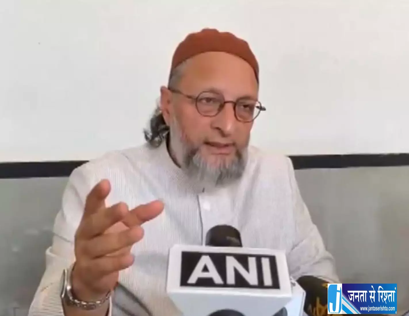 सऊदी अरब में हजारों भारतीय यात्री फंसे, ओवैसी ने केंद्र से की अपील सऊदी अरब में हजारों भारतीय यात्री फंसे, ओवैसी ने केंद्र से की अपील