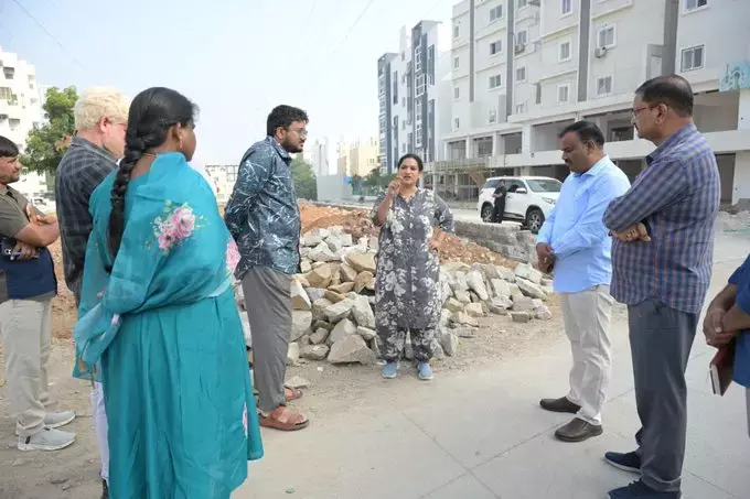 सीएमसी प्रमुख ने नरसिंगी में चल रहे विकास कार्यों का निरीक्षण किया सीएमसी प्रमुख ने नरसिंगी में चल रहे विकास कार्यों का निरीक्षण किया