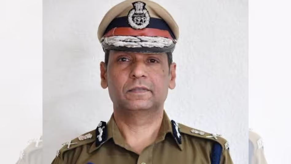 मणिपुर हिंसा: कामजोंग में DGP का दौरा, सुरक्षा बलों को दिए निर्देश मणिपुर हिंसा: कामजोंग में DGP का दौरा, सुरक्षा बलों को दिए निर्देश