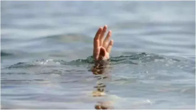 दुर्गा प्रतिमा विसर्जन के बाद दर्दनाक हादसा, गंगा नदी में डूबने से भाजपा नेता की मौत, इलाके में शोक दुर्गा प्रतिमा विसर्जन के बाद दर्दनाक हादसा, गंगा नदी में डूबने से भाजपा नेता की मौत, इलाके में शोक