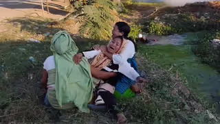 इंफाल में प्रदर्शनकारियों पर दागे गए आंसू गैस के गोले, 6 घायल इंफाल में प्रदर्शनकारियों पर दागे गए आंसू गैस के गोले, 6 घायल