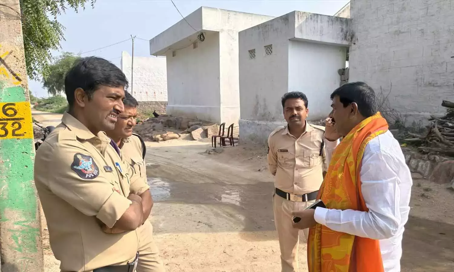 पुलिस कार्रवाई का उद्देश्य वाईएसआरसीपी प्रत्याशियों को डराना है: विधायक वीरुपाक्षी पुलिस कार्रवाई का उद्देश्य वाईएसआरसीपी प्रत्याशियों को डराना है: विधायक वीरुपाक्षी
