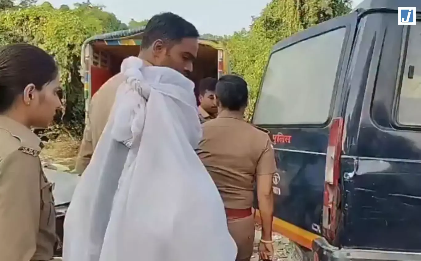 मकान पर पुलिस की छापेमारी, 3 युवक और 3 महिलाएं मिलीं, इलाके में मचा हड़कंप मकान पर पुलिस की छापेमारी, 3 युवक और 3 महिलाएं मिलीं, इलाके में मचा हड़कंप