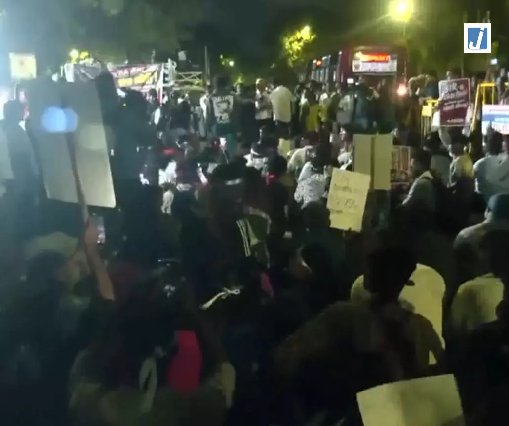 मुख्य चुनाव आयुक्त के खिलाफ जोरदार प्रदर्शन, छात्र संगठनों ने मांगा ज्ञानेश कुमार का इस्तीफा मुख्य चुनाव आयुक्त के खिलाफ जोरदार प्रदर्शन, छात्र संगठनों ने मांगा ज्ञानेश कुमार का इस्तीफा