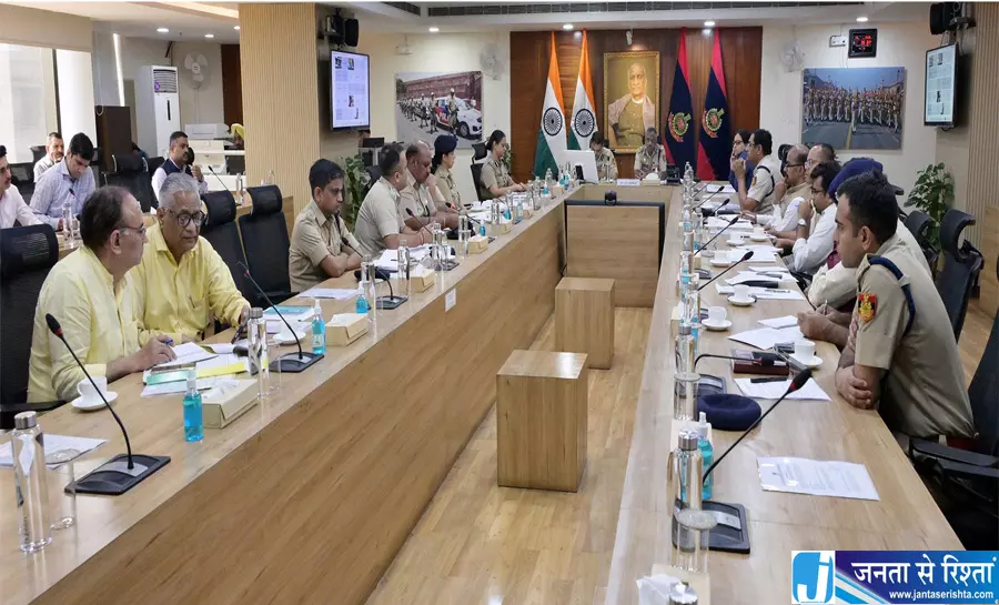 दिल्ली में प्रदूषण पर सख्ती, 1 नवंबर से इन वाहनों की एंट्री बंद दिल्ली में प्रदूषण पर सख्ती, 1 नवंबर से इन वाहनों की एंट्री बंद