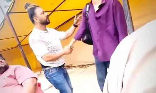 त्रिपुरा के युवाओं से नस्लीय दुर्व्यवहार, दिल्ली का कंटेंट क्रिएटर गिरफ्तार त्रिपुरा के युवाओं से नस्लीय दुर्व्यवहार, दिल्ली का कंटेंट क्रिएटर गिरफ्तार