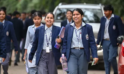 फरीदाबाद में बिजली संकट से हाहाकार, 24 घंटे से बत्ती गुल, 10 से ज्यादा स्कूलों में छुट्टी घोषित फरीदाबाद में बिजली संकट से हाहाकार, 24 घंटे से बत्ती गुल, 10 से ज्यादा स्कूलों में छुट्टी घोषित