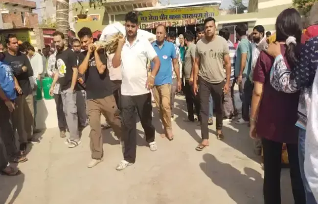 पुलिस की निगरानी में मंगलमुखी प्रधान का अंतिम संस्कार संपन्न