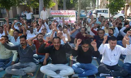 हरियाणा में बिजली कर्मचारियों की हड़ताल, कई इलाकों में संकट हरियाणा में बिजली कर्मचारियों की हड़ताल, कई इलाकों में संकट