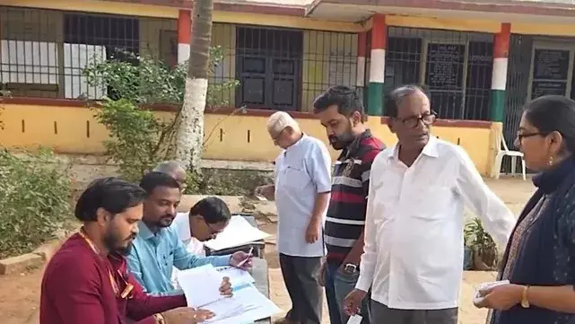 विधान परिषद चुनाव: 4 राज्यों की 28 सीटों पर मतदान जारी विधान परिषद चुनाव: 4 राज्यों की 28 सीटों पर मतदान जारी
