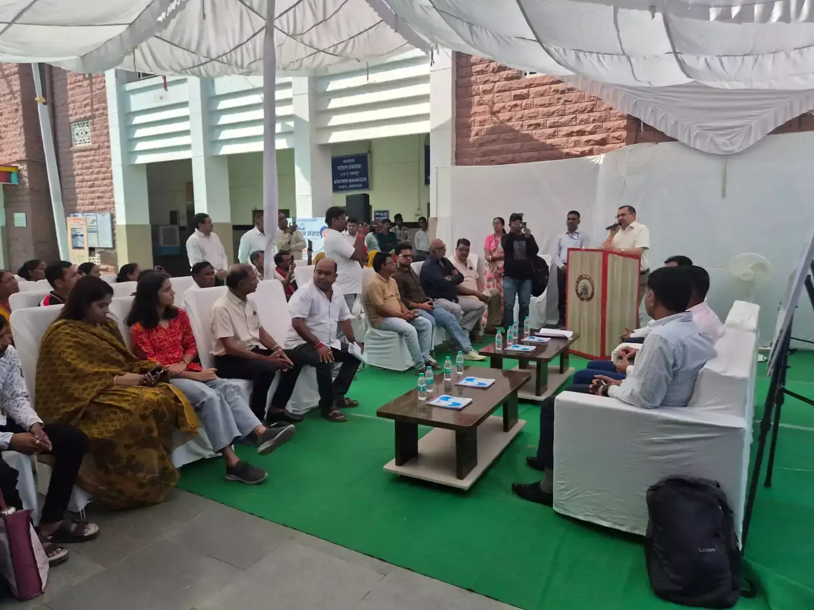 रेलवे स्टेशनों पर जनसंवाद, यात्रियों से जुड़े मुद्दों पर चर्चा