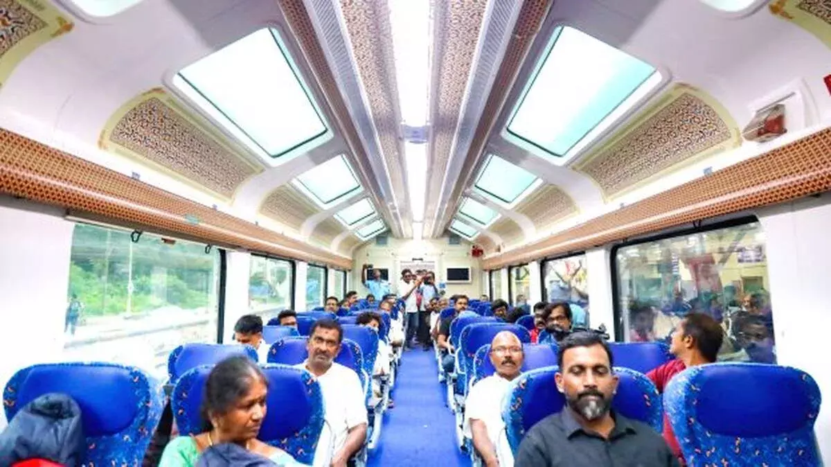 पर्यटकों को तोहफा: विस्टाडोम कोच से निहारें पश्चिमी घाट की वादियां