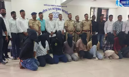 ऑनलाइन गेमिंग की आड़ में बड़ा फर्जीवाड़ा, मुंबई में 10 आरोपी गिरफ्तार ऑनलाइन गेमिंग की आड़ में बड़ा फर्जीवाड़ा, मुंबई में 10 आरोपी गिरफ्तार