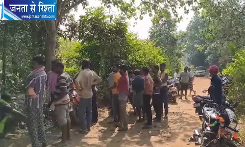 ओडिशा में दिनदहाड़े बुजुर्ग की कुल्हाड़ी से हत्या, वारदात के बाद घर में छिपा आरोपी ओडिशा में दिनदहाड़े बुजुर्ग की कुल्हाड़ी से हत्या, वारदात के बाद घर में छिपा आरोपी