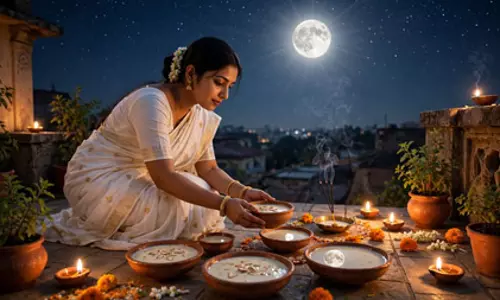 शरद पूर्णिमा की रात को खीर बनाकर क्यों खुले आसमान के नीचे रखा जाता है, क्या है धार्मिक मान्यता? शरद पूर्णिमा की रात को खीर बनाकर क्यों खुले आसमान के नीचे रखा जाता है, क्या है धार्मिक मान्यता?