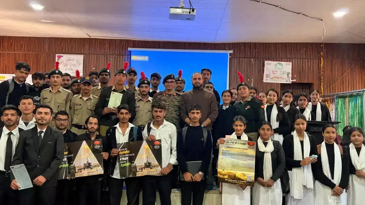 विद्यार्थियों को करियर विकल्पों से रूबरू कराने के लिए कार्यक्रम आयोजित विद्यार्थियों को करियर विकल्पों से रूबरू कराने के लिए कार्यक्रम आयोजित