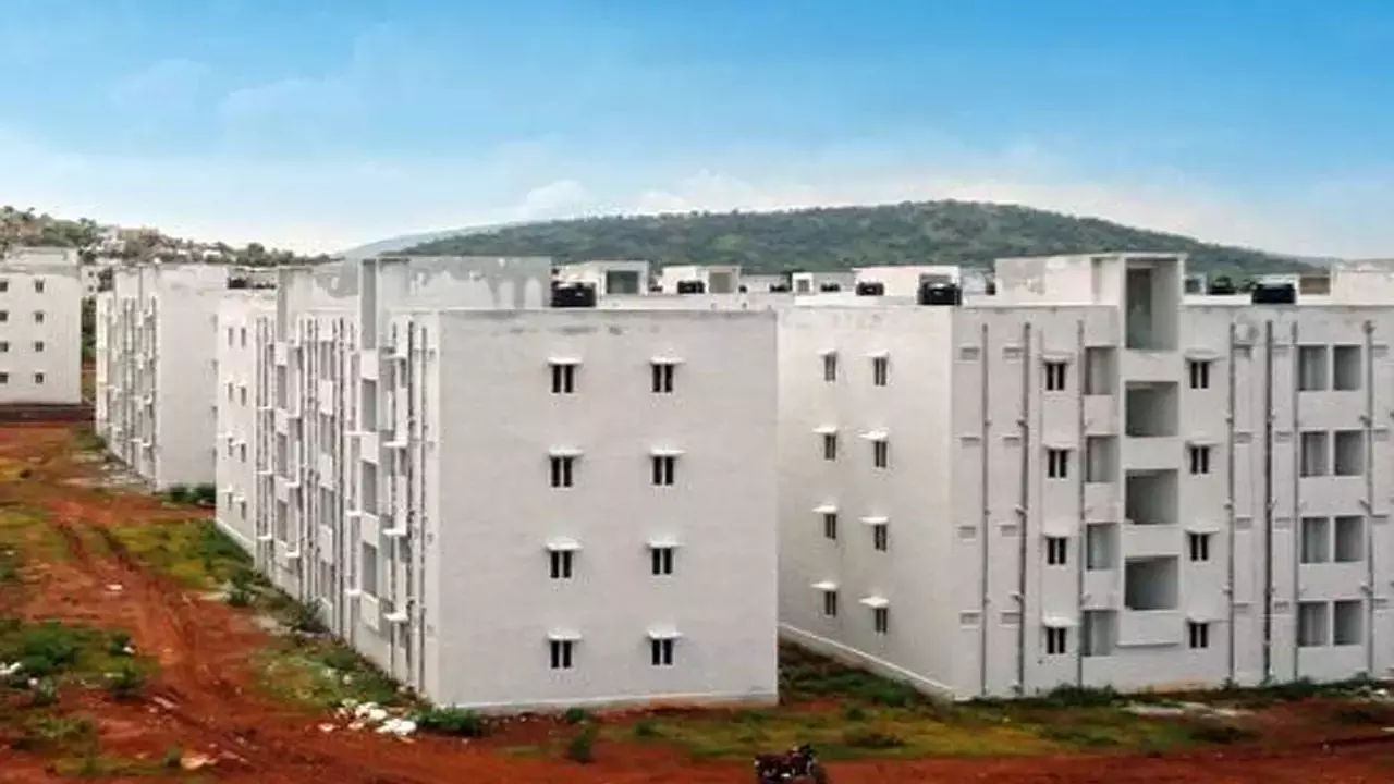इंदिराम्मा आवास योजना में कथित अनियमितताओं को लेकर बीआरएस, वाम दलों ने धरना दिया