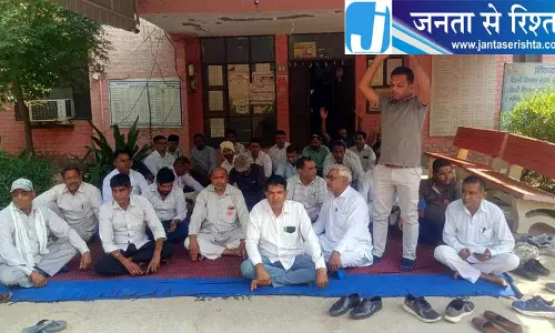 फतेहाबाद में निजीकरण के विरोध में एकजुट हुए बिजली कर्मचारी फतेहाबाद में निजीकरण के विरोध में एकजुट हुए बिजली कर्मचारी