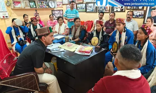 शाहपुर विधायक ने घरोह स्कूल के पांच विद्यार्थियों को किया सम्मानित शाहपुर विधायक ने घरोह स्कूल के पांच विद्यार्थियों को किया सम्मानित