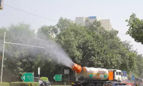 मानेसर में धूल और प्रदूषण से निपटने के लिए ट्रीटेड पानी का छिड़काव