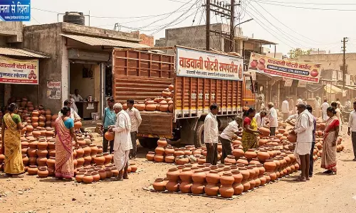 अक्टूबर में ही गर्मी का असर, बड़वानी में मिट्टी के घड़ों की बढ़ी मांग, बाजारों में लौटी रौनक