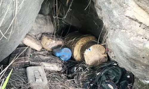 जम्मू-कश्मीर: सेना ने पुंछ के सलानी इलाके में आतंकवादियों के दो ठिकाने नष्ट किए, गोला-बारूद बरामद