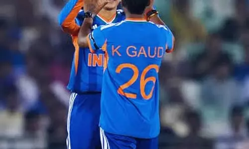 भारत को मिली तीसरी सफलता, श्री चरणी ने मोडेस्टर को किया आउट, जिम्बाब्वे का स्कोर 50 के पार