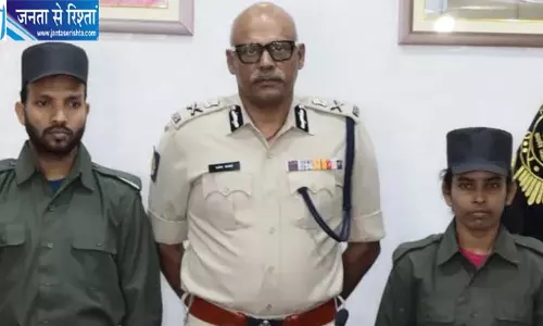 कोलकाता पुलिस को बड़ी सफलता, माओवादी दंपति मंगल-मालती ने किया आत्मसमर्पण कोलकाता पुलिस को बड़ी सफलता, माओवादी दंपति मंगल-मालती ने किया आत्मसमर्पण