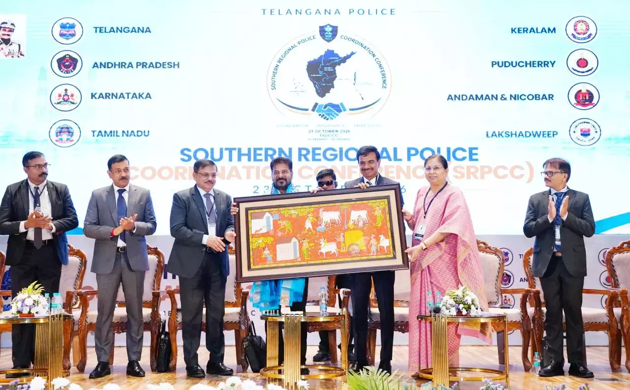 Telangana: रेवंत रेड्डी ने मजबूत अंतर-राज्य पुलिस समन्वय का आह्वान किया