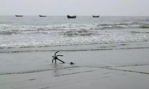मंदारमणि समुद्र तट पर बड़ा हादसा, नहाने उतरे 6 युवक लहरों में बहे मंदारमणि समुद्र तट पर बड़ा हादसा, नहाने उतरे 6 युवक लहरों में बहे