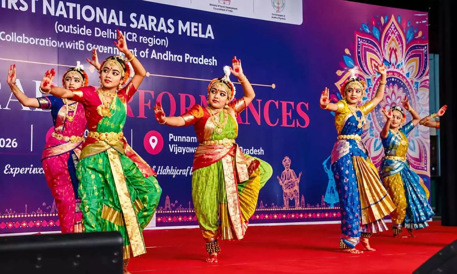 Andhra: शास्त्रीय नृत्य आंखों को आनंदित करता है Andhra: शास्त्रीय नृत्य आंखों को आनंदित करता है