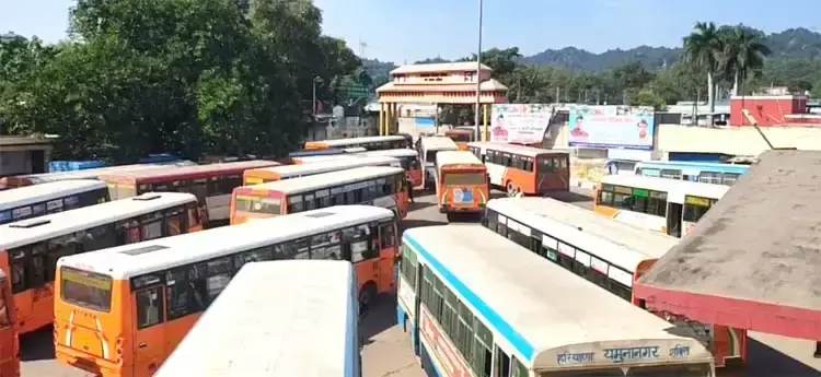 रोडवेज कर्मचारियों के आंदोलन से बस संचालन पर संकट के आसार रोडवेज कर्मचारियों के आंदोलन से बस संचालन पर संकट के आसार