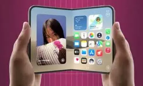 Apple के पहले फोल्डेबल स्मार्टफोन की भारत में शुरू हुई बिक्री