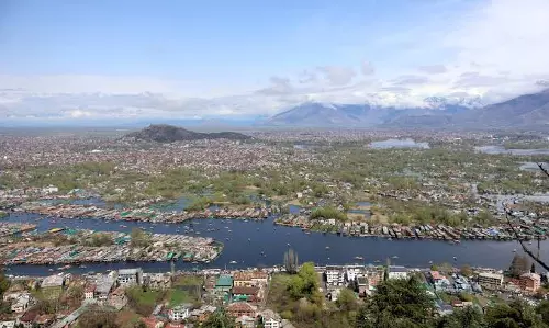 कश्मीर में महीने के अंत तक शुष्क मौसम का अनुमान