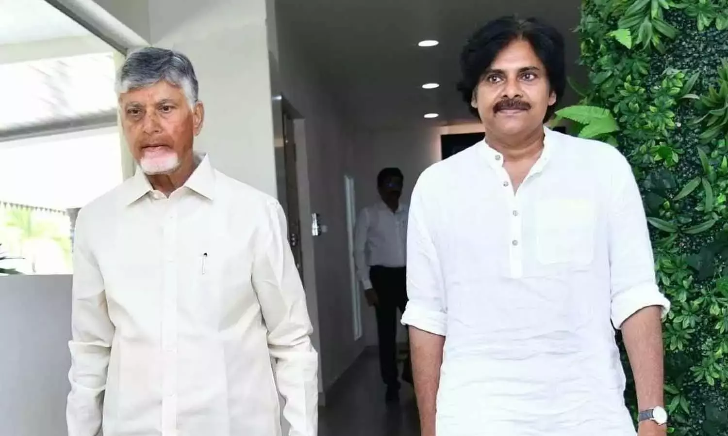 Andhra: चुनावी उथल-पुथल के बीच...नायडू, पवन की अचानक मुलाकात Andhra: चुनावी उथल-पुथल के बीच...नायडू, पवन की अचानक मुलाकात
