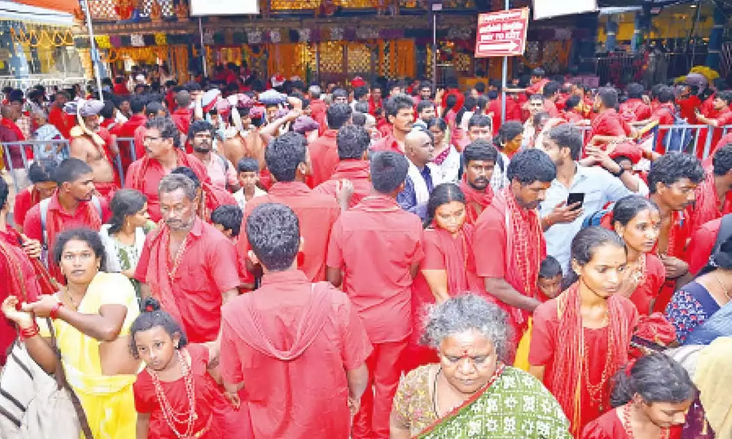 Andhra: भवानी के भक्तों की भारी भीड़