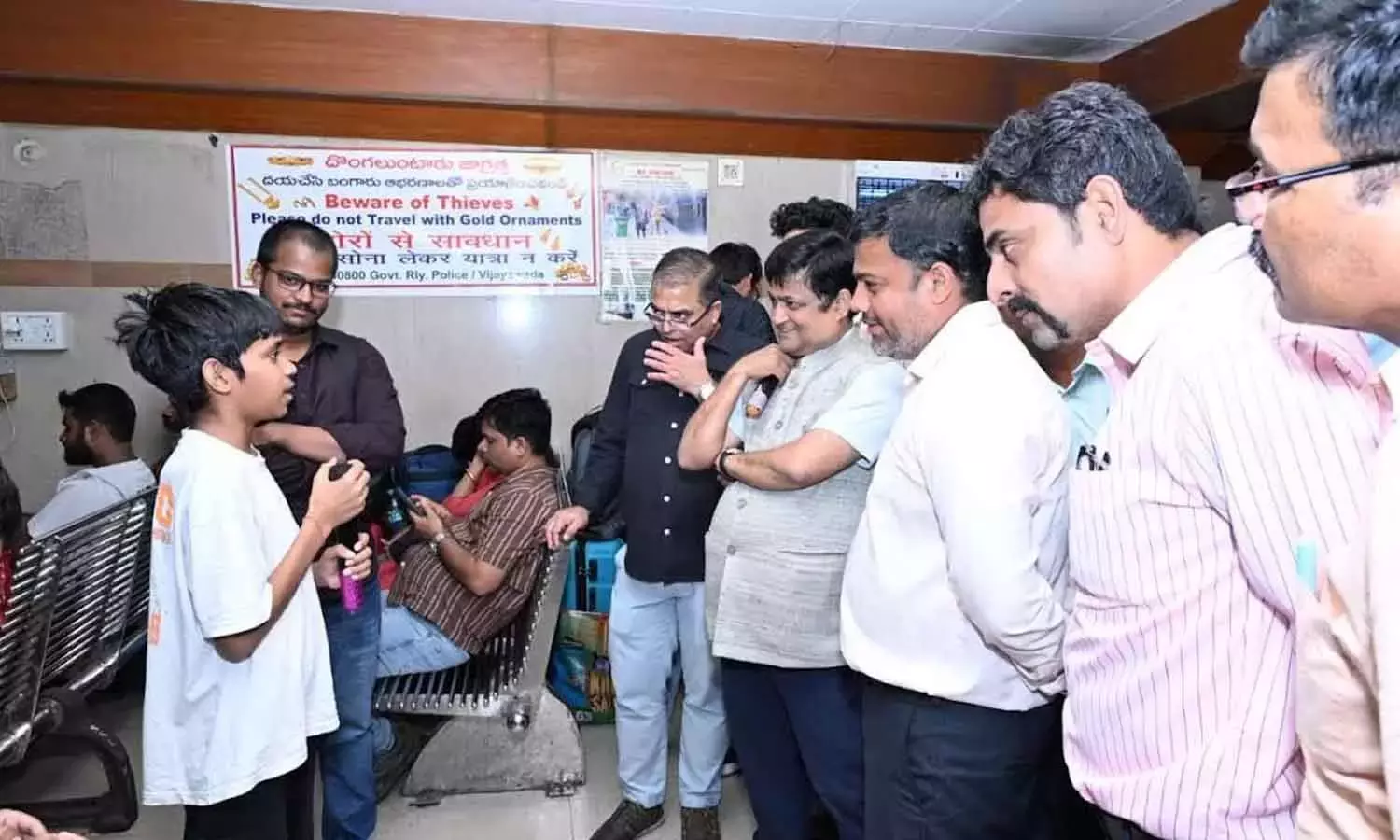 SCOR यात्री जुड़ाव बढ़ाने के लिए स्टेशनों पर जन संवाद अभियान आयोजित करता है SCOR यात्री जुड़ाव बढ़ाने के लिए स्टेशनों पर जन संवाद अभियान आयोजित करता है
