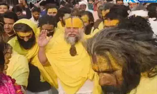 5 महीने बाद प्रेमानंद महाराज की पदयात्रा, भावुक हुआ माहौल 5 महीने बाद प्रेमानंद महाराज की पदयात्रा, भावुक हुआ माहौल