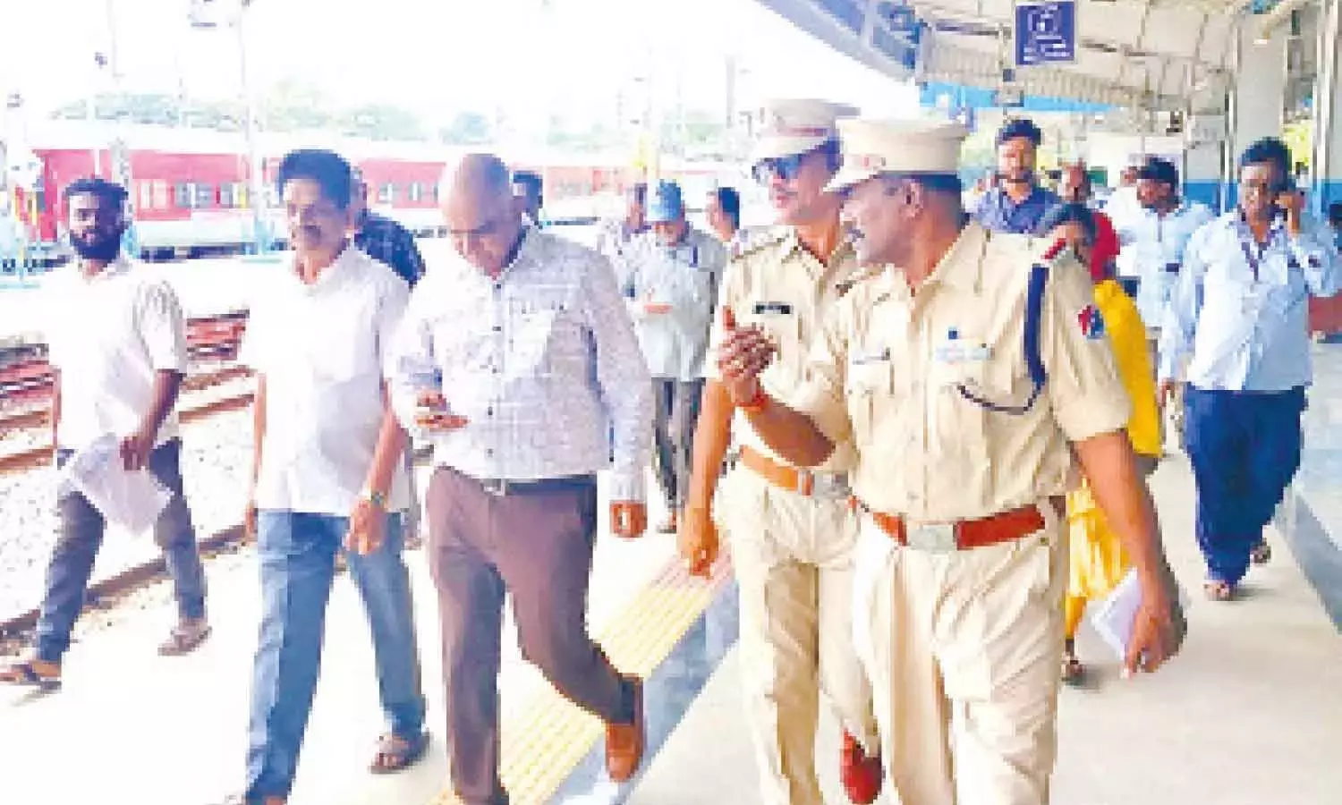 Andhra: चित्तूर रेलवे स्टेशन को 31 करोड़ रुपये से नया स्वरूप दिया जाएगा Andhra: चित्तूर रेलवे स्टेशन को 31 करोड़ रुपये से नया स्वरूप दिया जाएगा