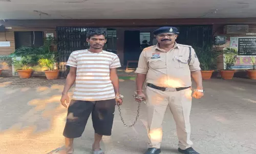 रायपुर में 90 पौवा शराब के साथ युवक गिरफ्तार रायपुर में 90 पौवा शराब के साथ युवक गिरफ्तार