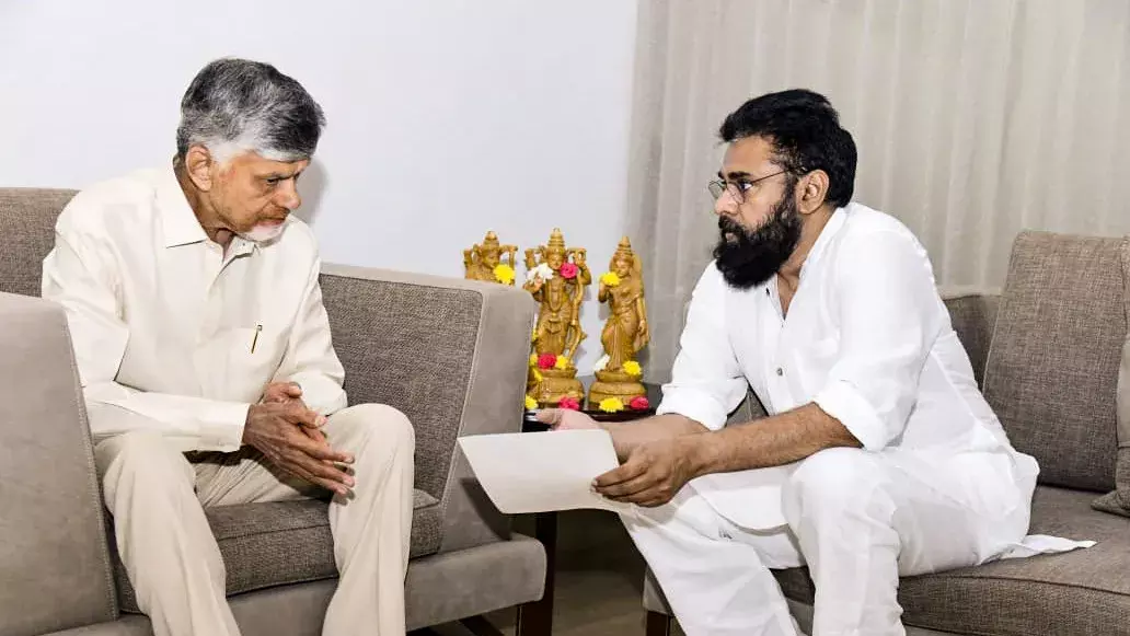 आंध्र निकाय चुनाव: चंद्रबाबू नायडू से फिर मिले पवन कल्याण आंध्र निकाय चुनाव: चंद्रबाबू नायडू से फिर मिले पवन कल्याण