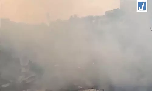 भीषण आग से हड़कंप, न्यू टाउन की झुग्गी बस्ती में कई घर जलकर राख भीषण आग से हड़कंप, न्यू टाउन की झुग्गी बस्ती में कई घर जलकर राख