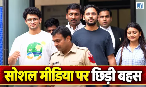 क्राइम ब्रांच की पूछताछ के बाद सौरव दास और साथियों का थम्स-अप क्राइम ब्रांच की पूछताछ के बाद सौरव दास और साथियों का थम्स-अप