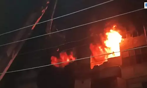 FIRE BREAKING: देर रात मायापुरी में फैक्ट्री में लगी भीषण आग FIRE BREAKING: देर रात मायापुरी में फैक्ट्री में लगी भीषण आग