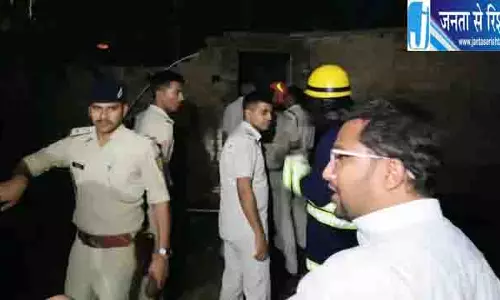 सिवान पटाखा ब्लास्ट के बाद DM सख्त, जिलेभर में छापेमारी